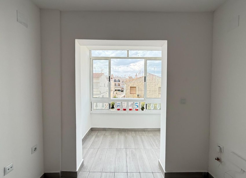 Resale - Apartament / Duplex - Torrevieja - Habaneras