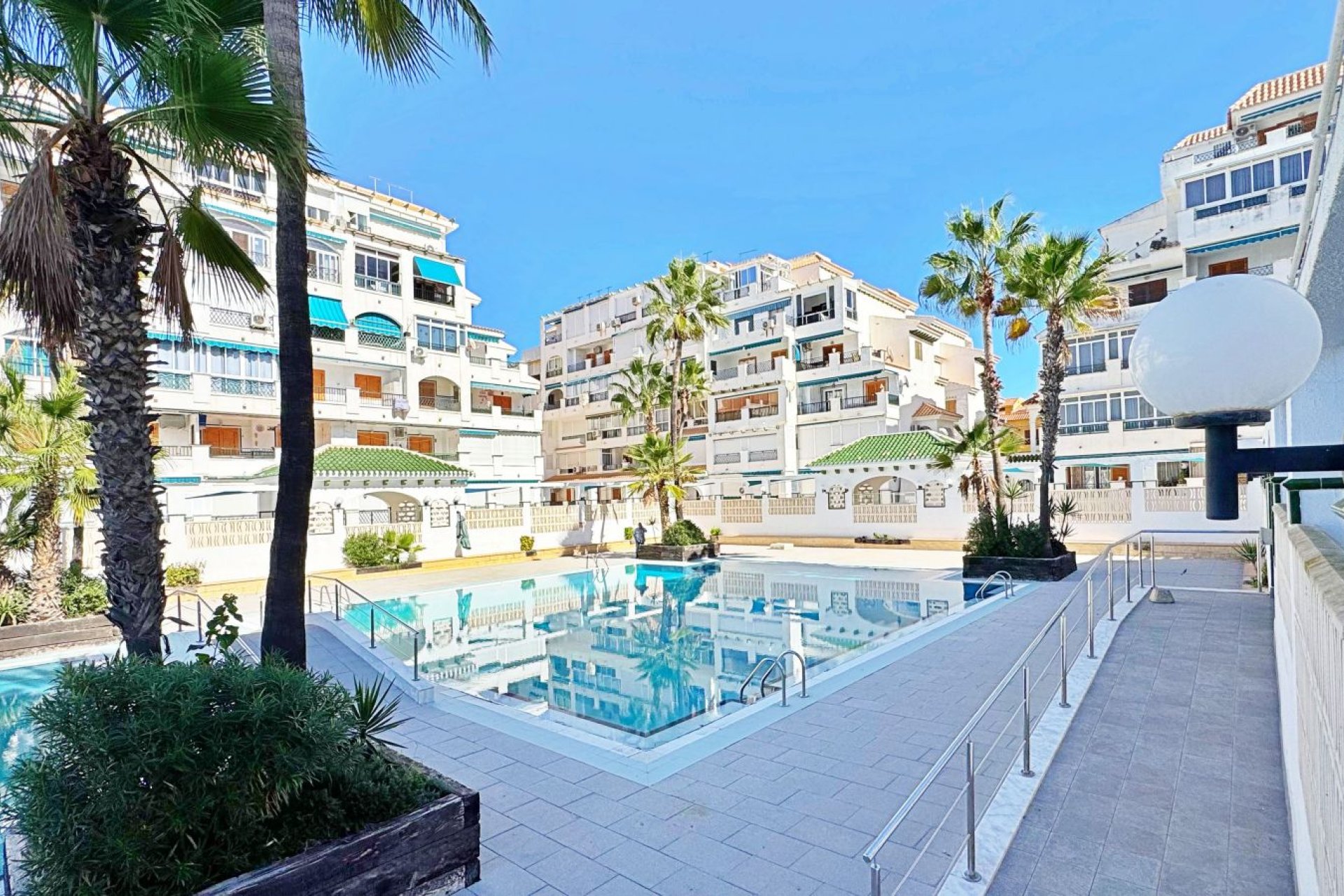 Resale - Apartament / Duplex - Torrevieja - La Mata