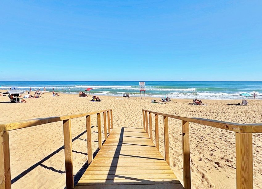 Resale - Apartament / Duplex - Torrevieja - La Mata