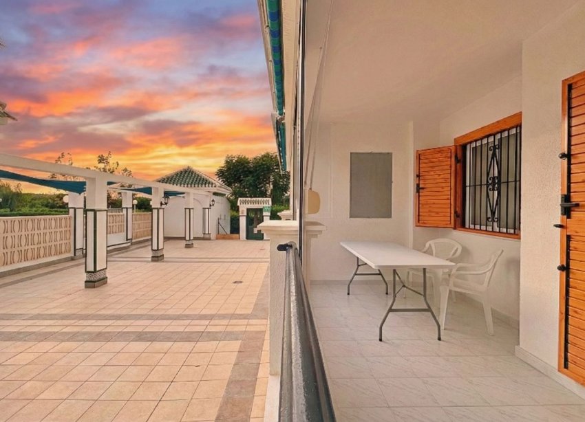 Resale - Apartament / Duplex - Torrevieja - La Mata