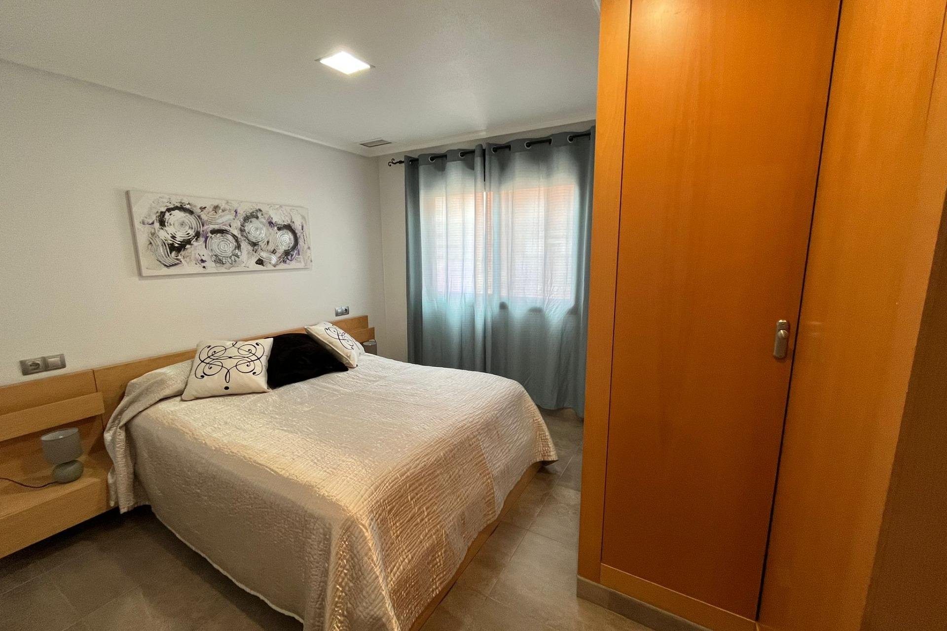 Resale - Apartament / Duplex - Torrevieja - La Mata