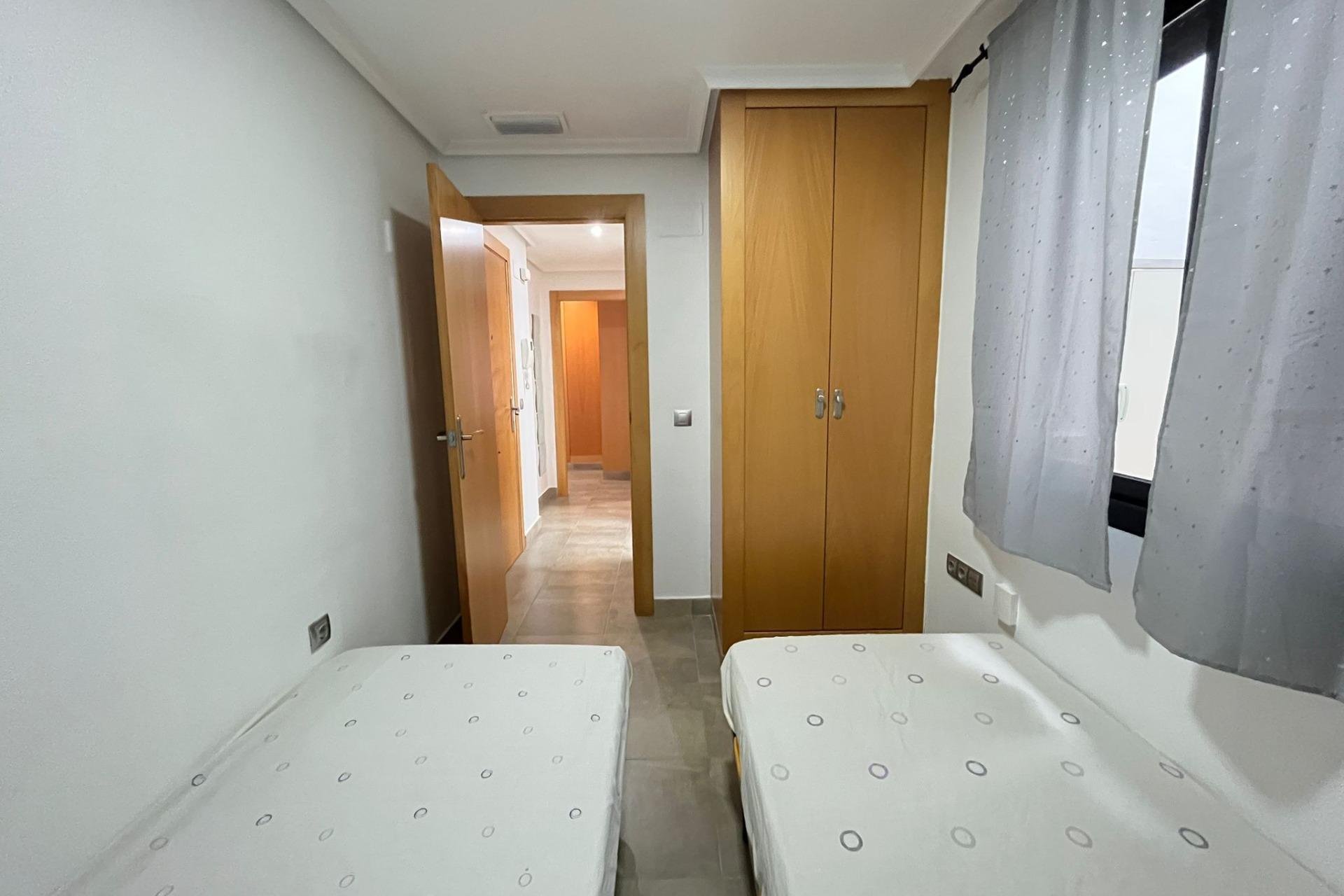 Resale - Apartament / Duplex - Torrevieja - La Mata