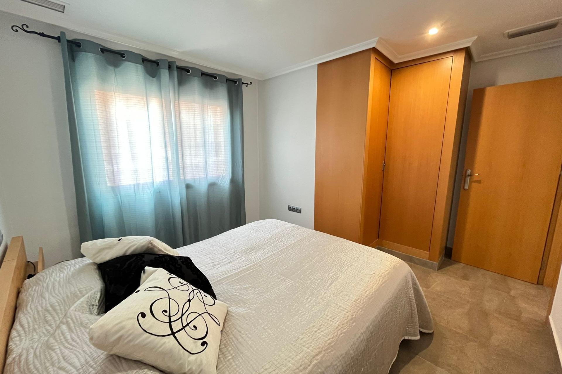 Resale - Apartament / Duplex - Torrevieja - La Mata