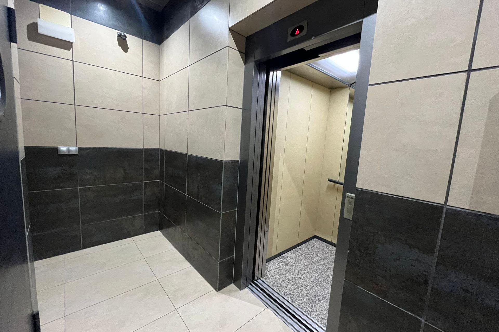 Resale - Apartament / Duplex - Torrevieja - La Mata