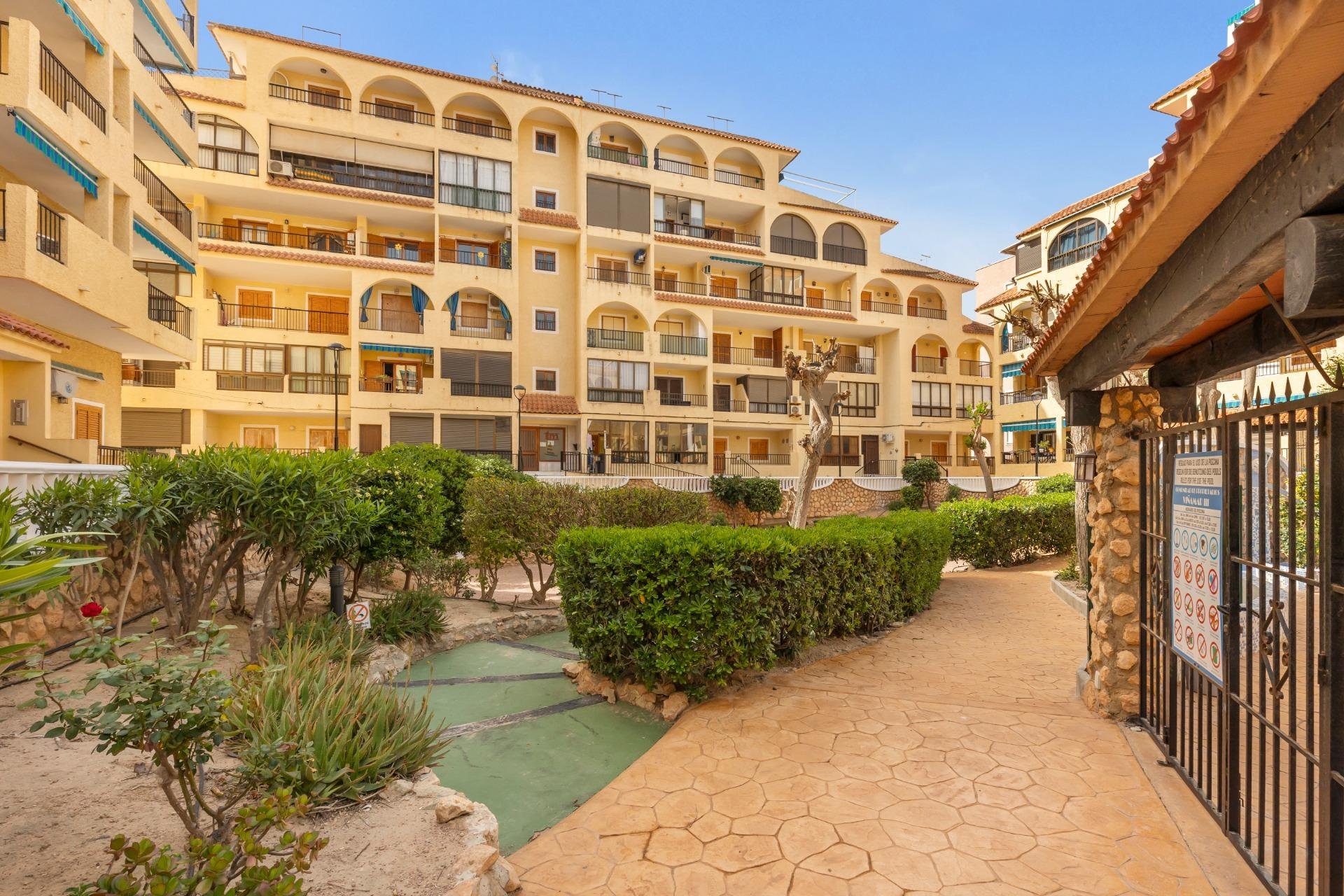 Resale - Apartament / Duplex - Torrevieja - La Mata