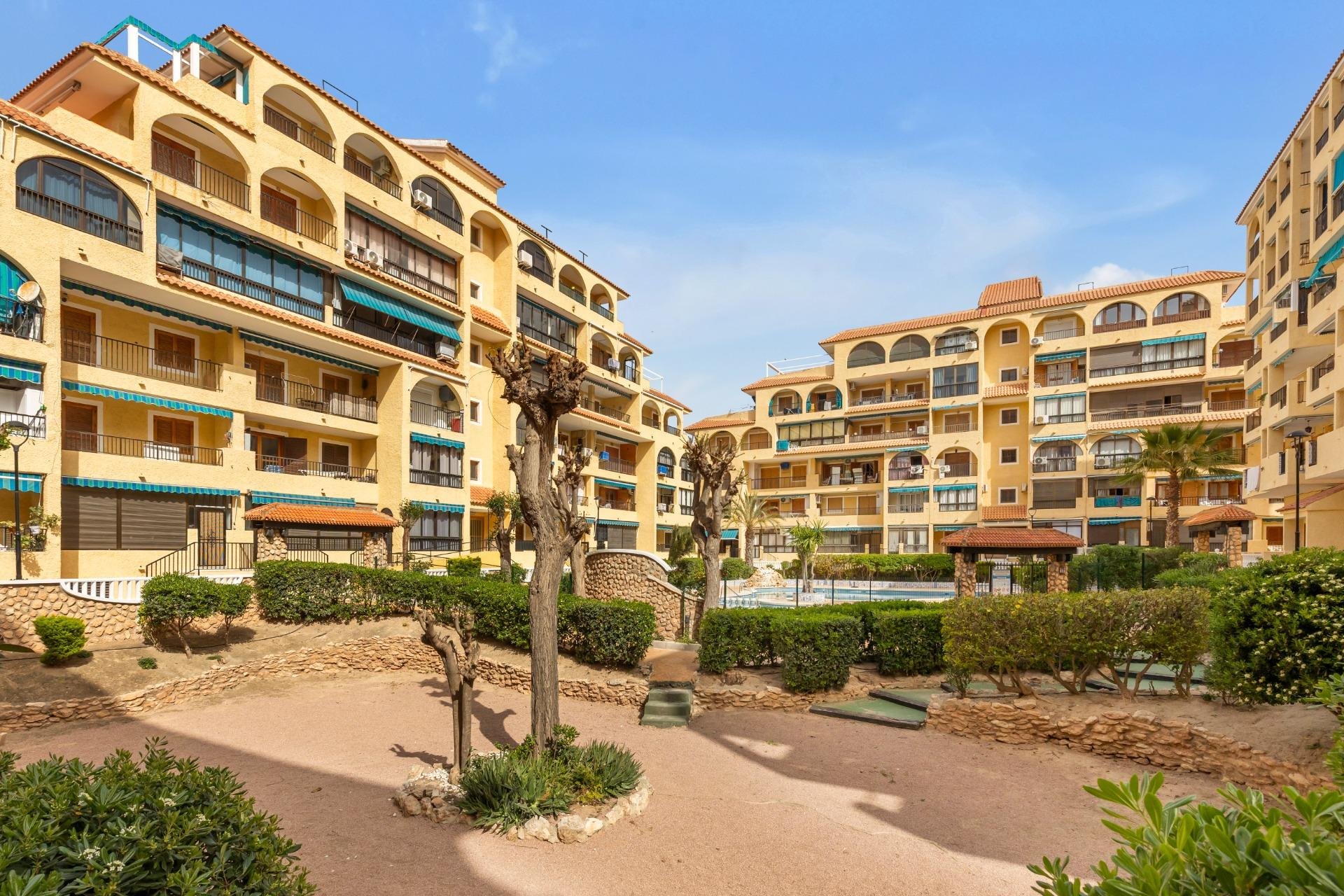 Resale - Apartament / Duplex - Torrevieja - La Mata