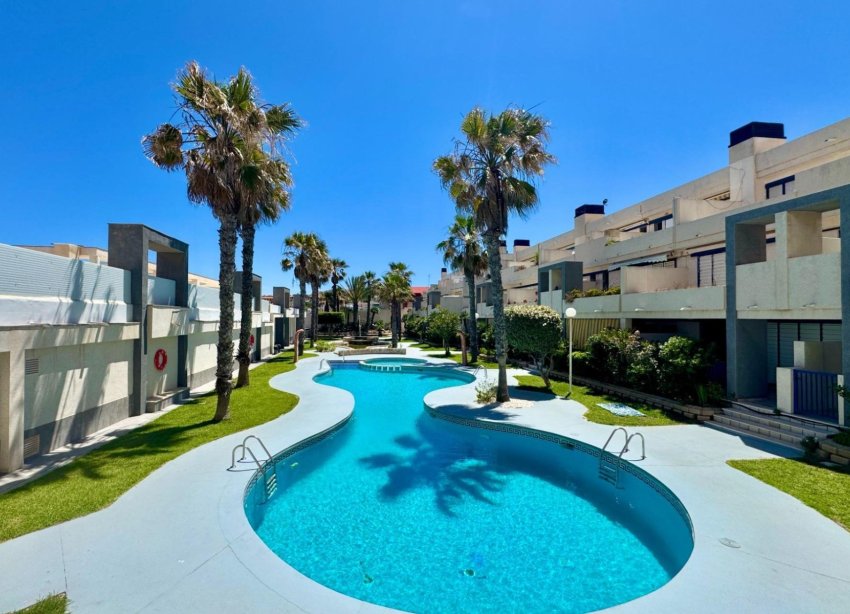 Resale - Apartament / Duplex - Torrevieja - La Mata