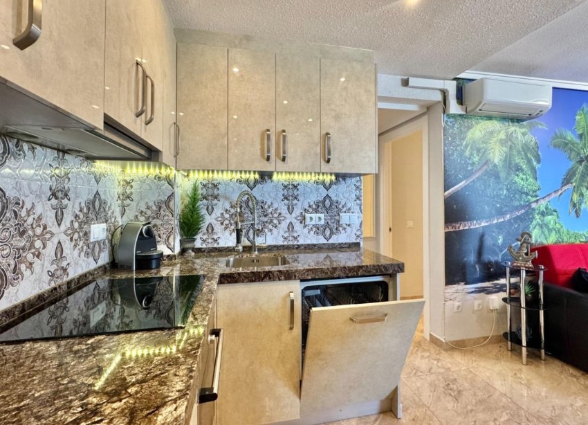 Resale - Apartament / Duplex - Torrevieja - La Mata