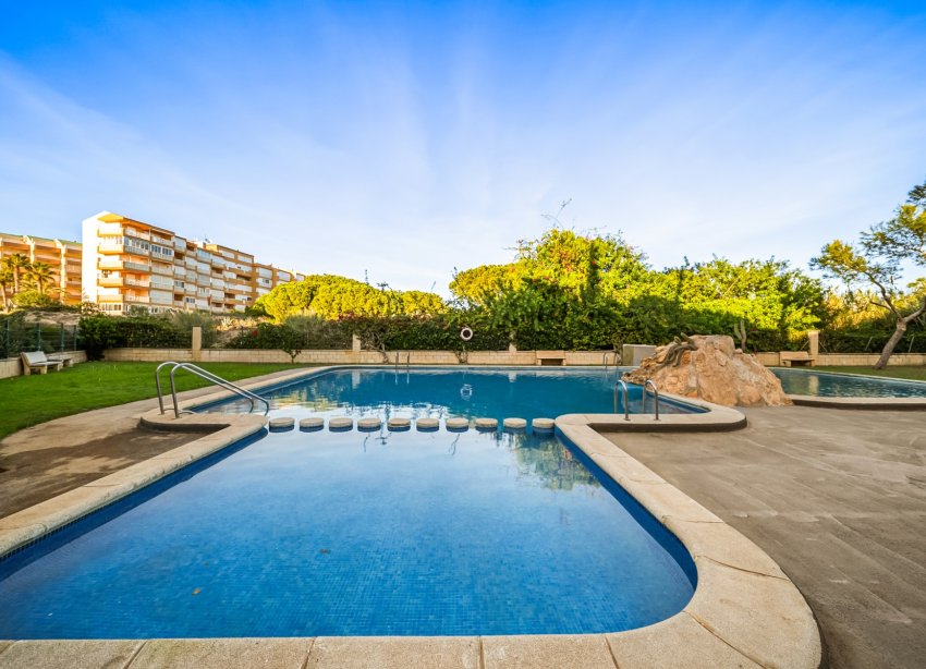 Resale - Apartament / Duplex - Torrevieja - La Mata