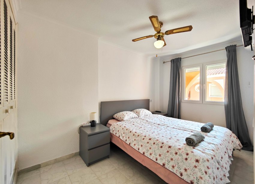 Resale - Apartament / Duplex - Torrevieja - La Mata