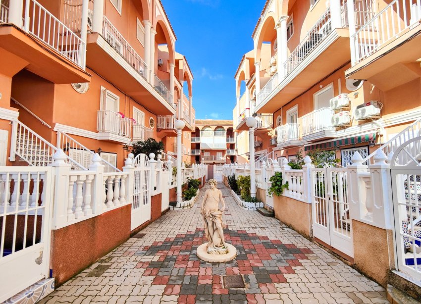 Resale - Apartament / Duplex - Torrevieja - La Mata