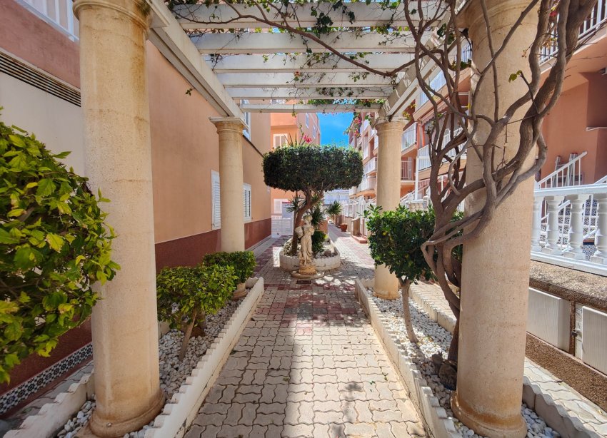 Resale - Apartament / Duplex - Torrevieja - La Mata