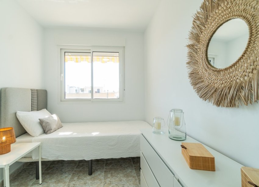 Resale - Apartament / Duplex - Torrevieja - La Mata