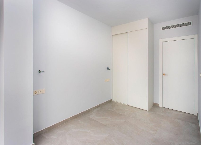 Resale - Apartament / Duplex - Torrevieja - Paseo maritimo