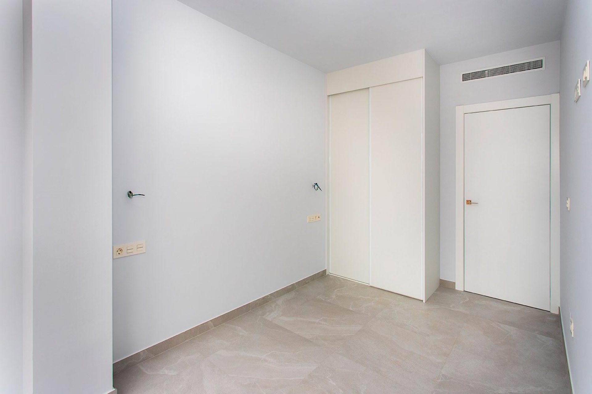 Resale - Apartament / Duplex - Torrevieja - Paseo maritimo