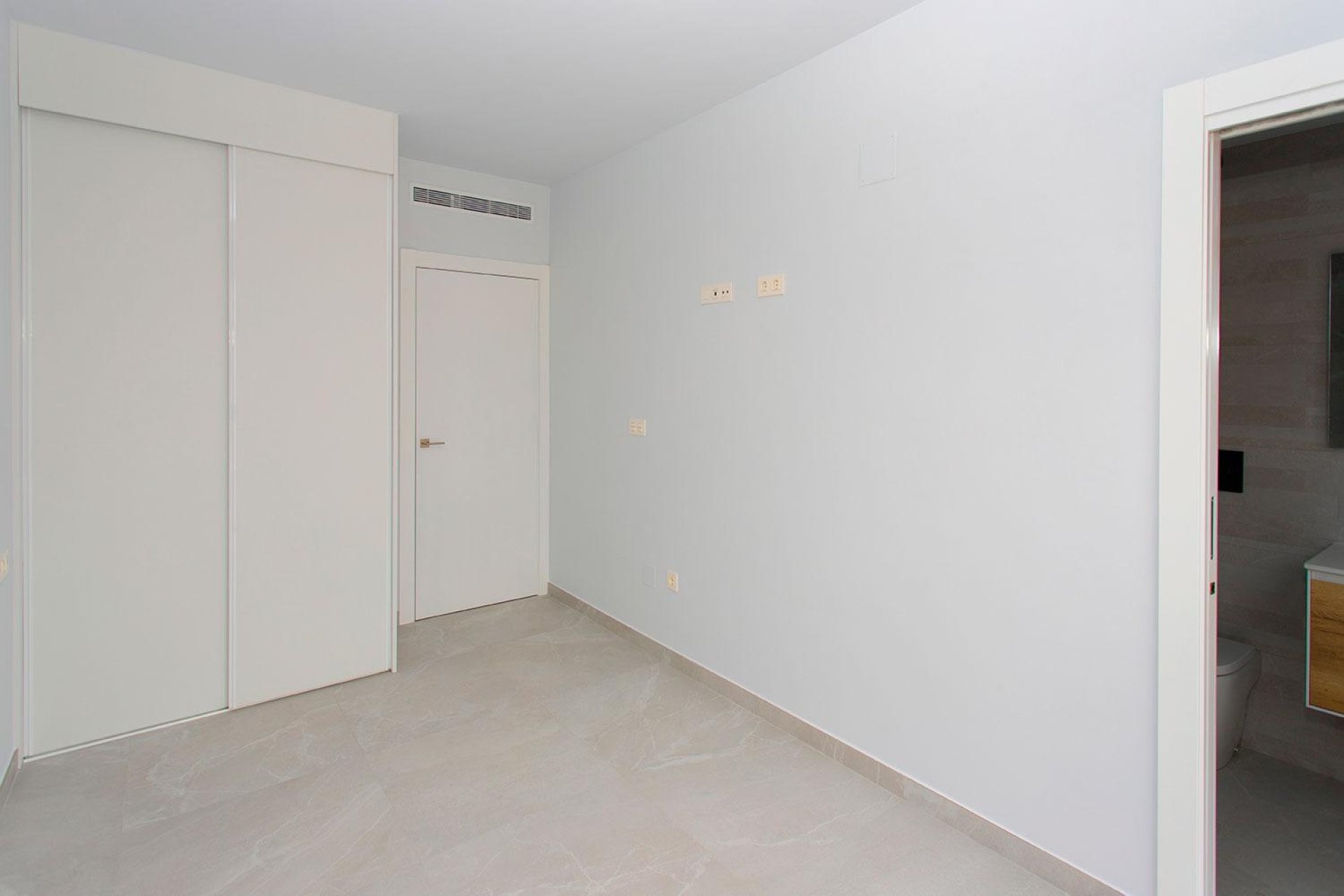 Resale - Apartament / Duplex - Torrevieja - Paseo maritimo
