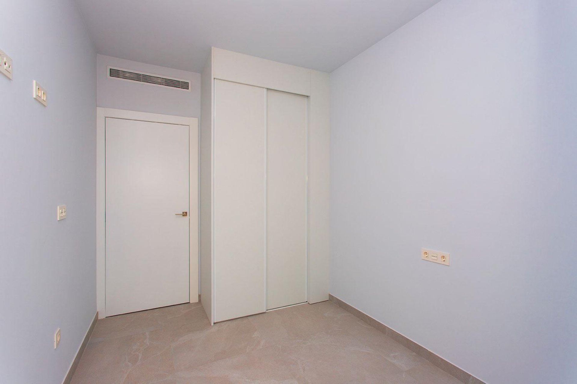 Resale - Apartament / Duplex - Torrevieja - Paseo maritimo