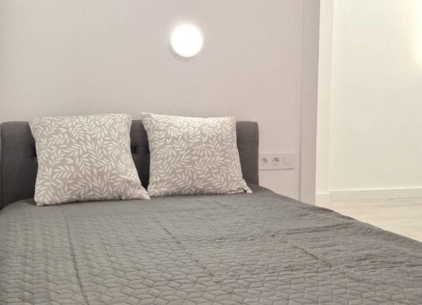 Resale - Apartament / Duplex - Torrevieja - Playa Acequion