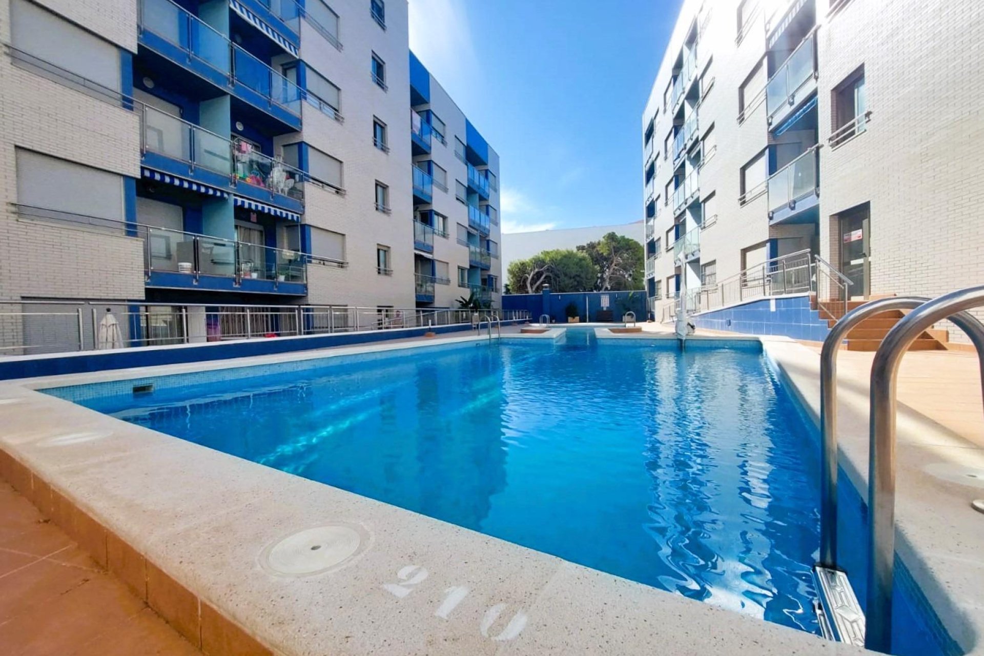 Resale - Apartament / Duplex - Torrevieja - Playa de los Locos