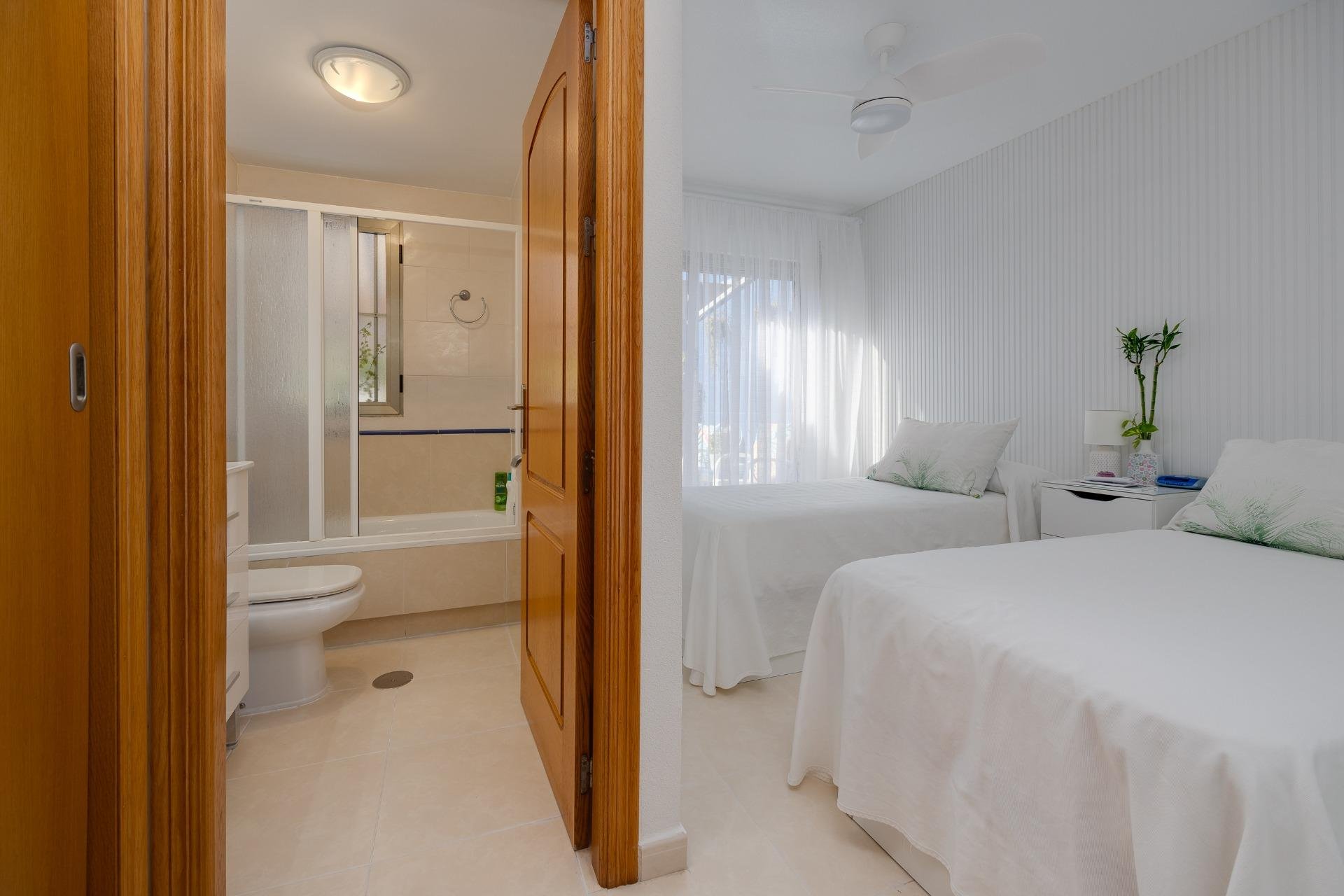 Resale - Apartament / Duplex - Torrevieja - Playa de los Locos