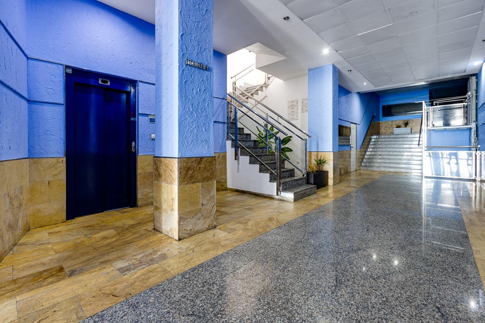 Resale - Apartament / Duplex - Torrevieja - Playa de los Locos