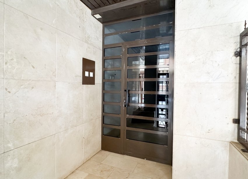 Resale - Apartament / Duplex - Torrevieja - Playa de los Locos
