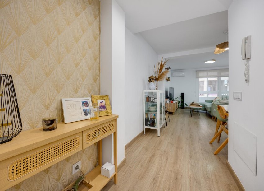 Resale - Apartament / Duplex - Torrevieja - Playa de los Naufragos