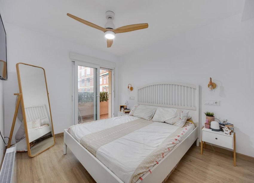 Resale - Apartament / Duplex - Torrevieja - Playa de los Naufragos