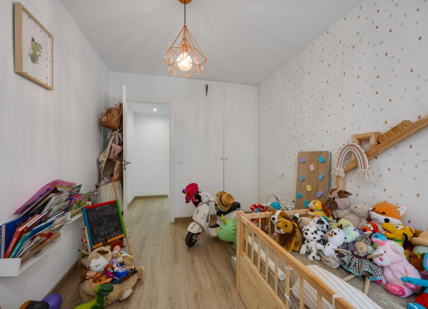 Resale - Apartament / Duplex - Torrevieja - Playa de los Naufragos