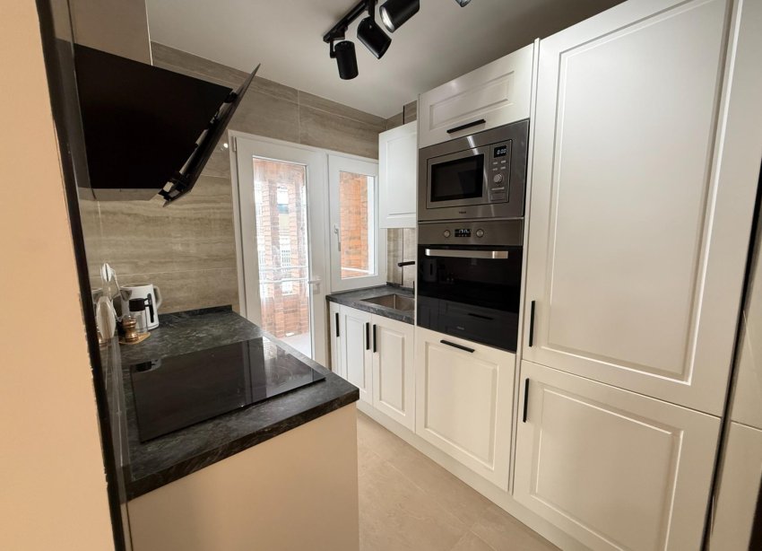 Resale - Apartament / Duplex - Torrevieja - Playa del Cura
