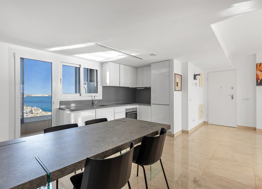 Resale - Apartament / Duplex - Torrevieja - Punta Prima