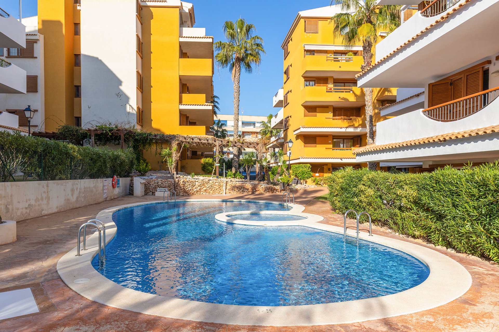 Resale - Apartament / Duplex - Torrevieja - Punta Prima