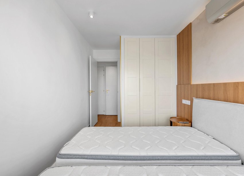 Resale - Apartament / Duplex - Torrevieja - Punta Prima