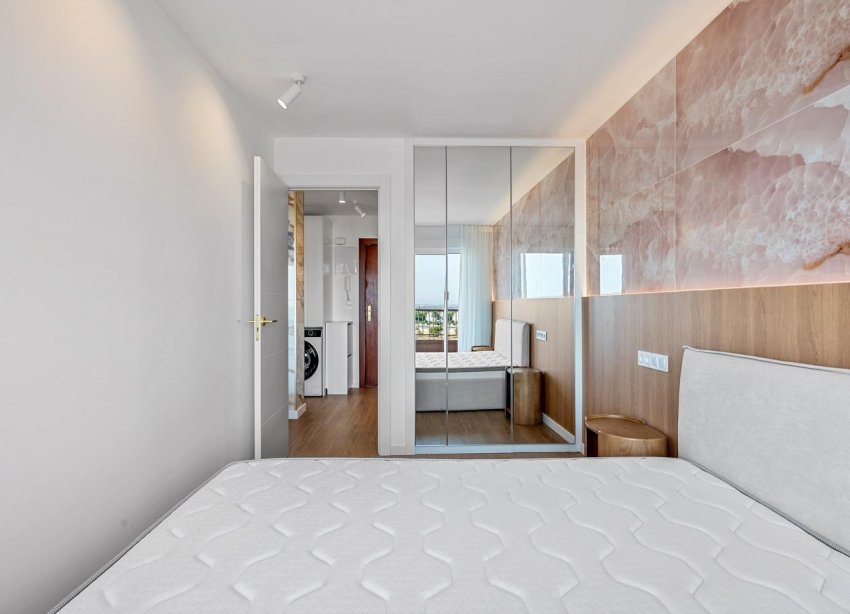 Resale - Apartament / Duplex - Torrevieja - Punta Prima