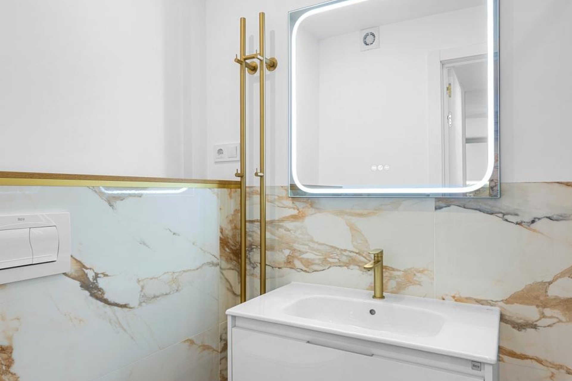 Resale - Apartament / Duplex - Torrevieja - Punta Prima
