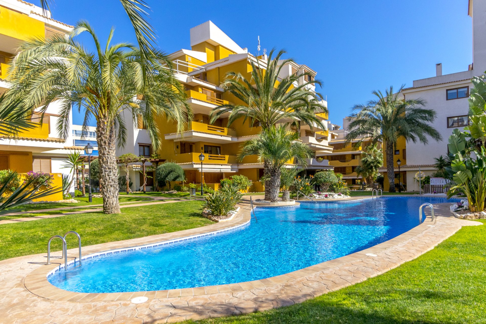 Resale - Apartament / Duplex - Torrevieja - Punta Prima