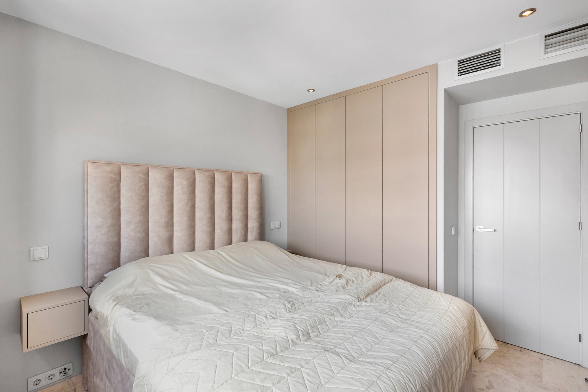 Resale - Apartament / Duplex - Torrevieja - Punta Prima