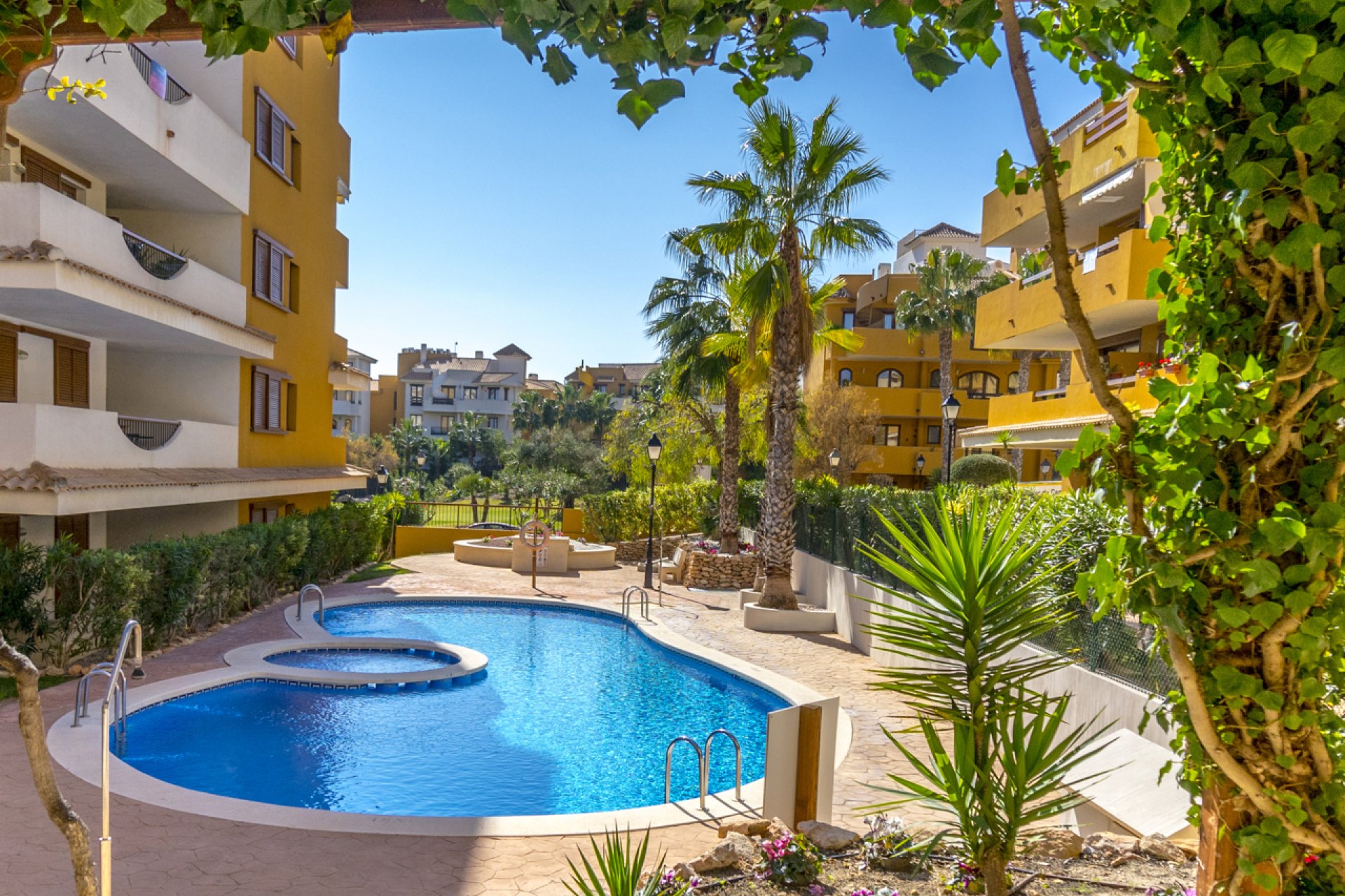 Resale - Apartament / Duplex - Torrevieja - Punta Prima