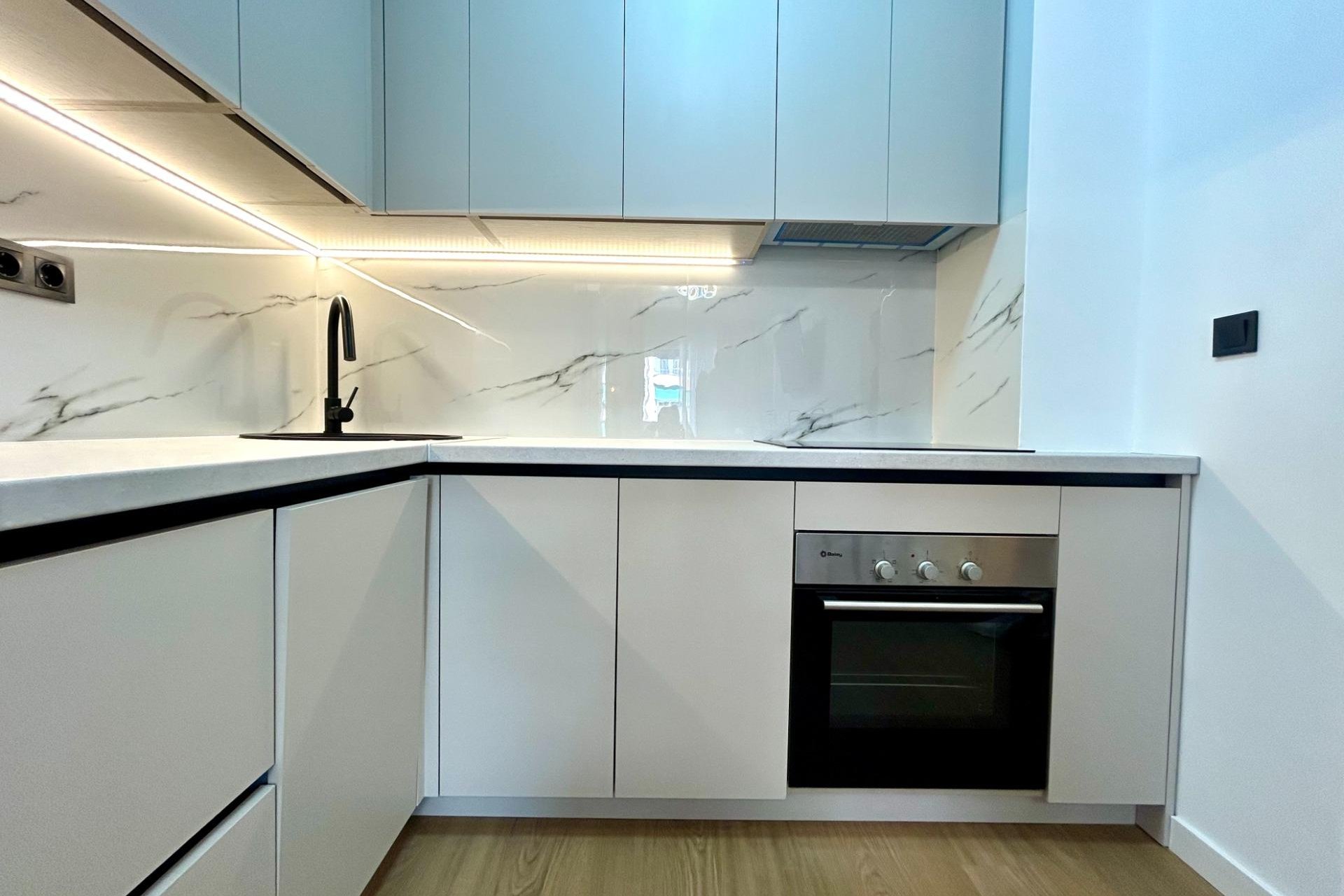 Resale - Apartament / Duplex - Torrevieja - Punta Prima