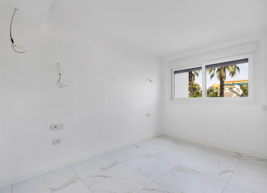 Resale - Apartament / Duplex - Torrevieja - Punta Prima