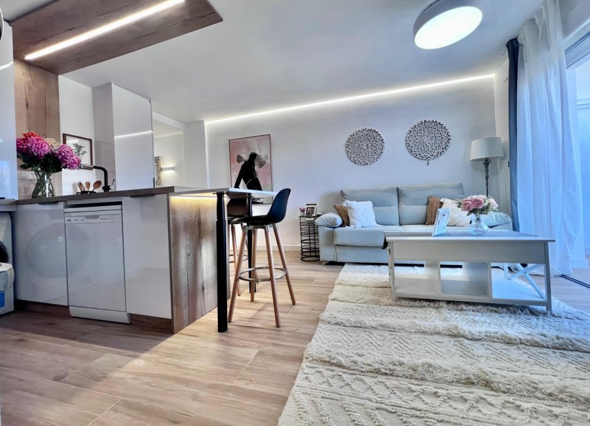 Resale - Apartament / Duplex - Torrevieja - Punta Prima