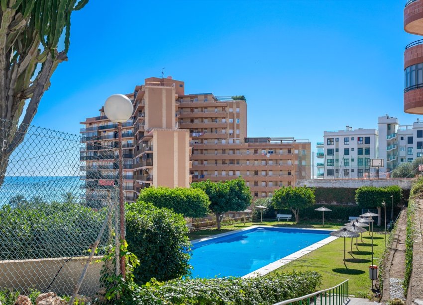 Resale - Apartment - Arenales del Sol - Segunda linea playa