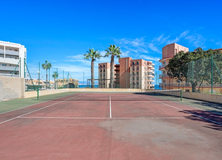Resale - Apartment - Arenales del Sol - Segunda linea playa