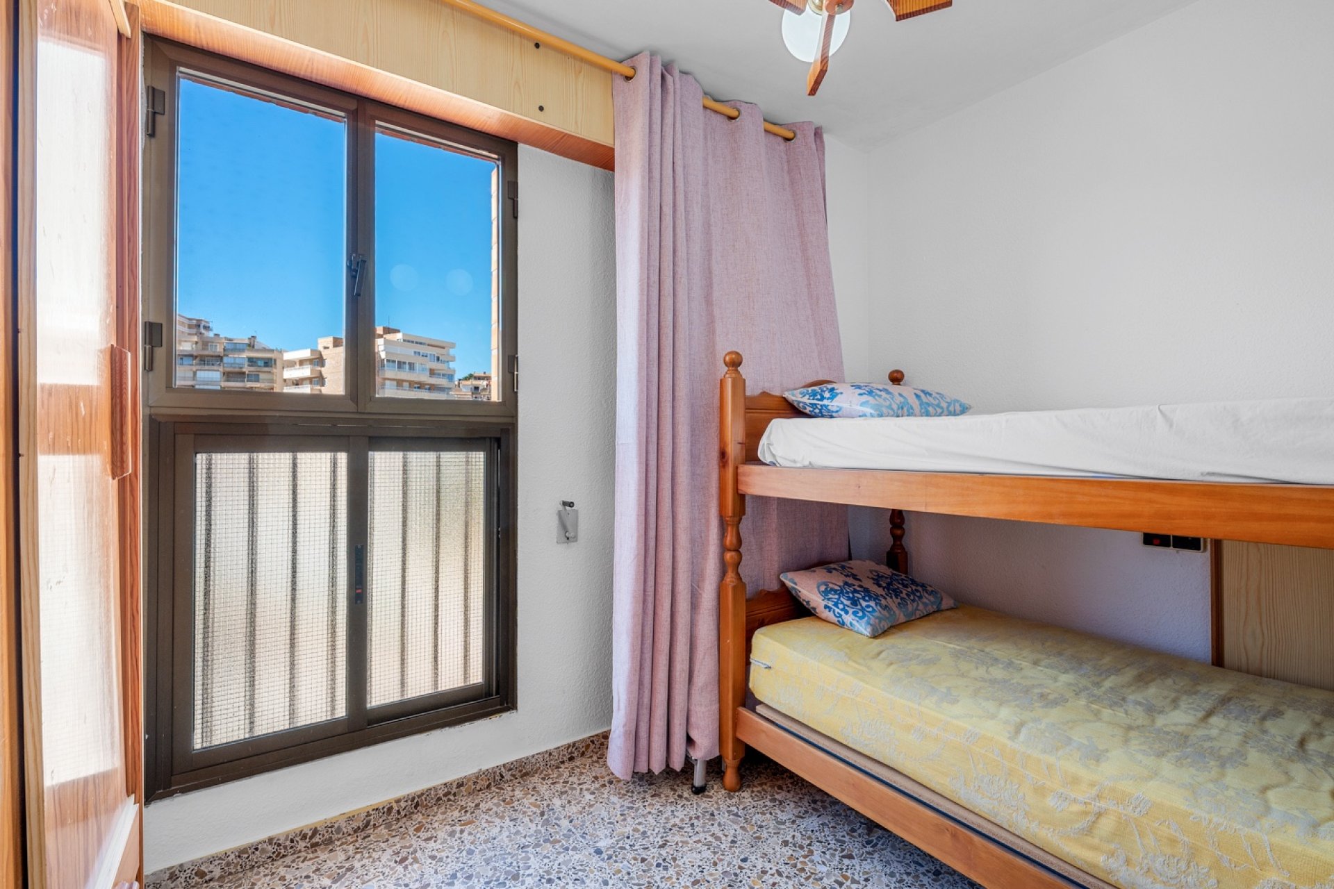 Resale - Apartment - Arenales del Sol - Segunda linea playa