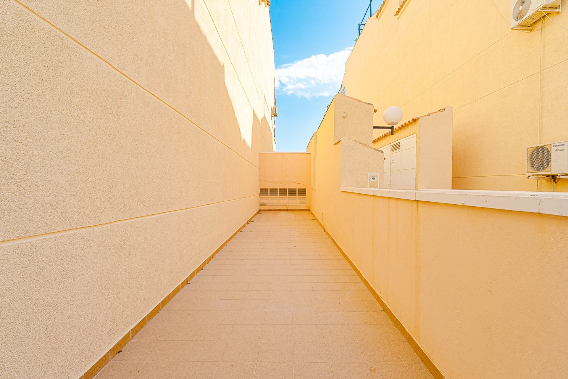 Resale - Apartment / Duplex - Punta Prima