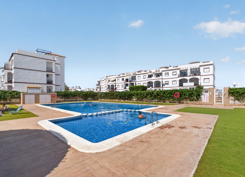 Resale - Apartment / Duplex - Punta Prima