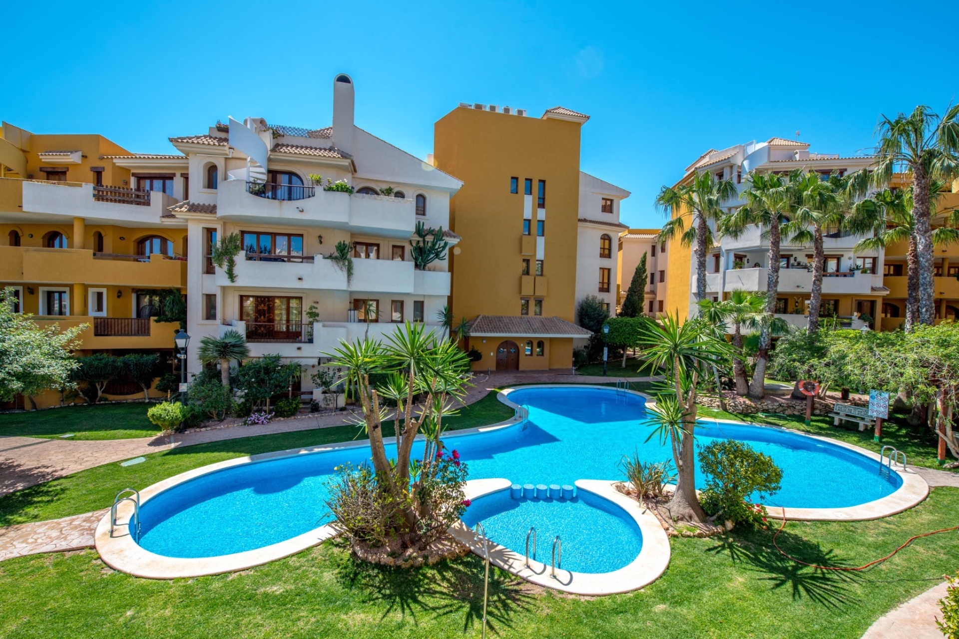Resale - Apartment / Duplex - Punta Prima