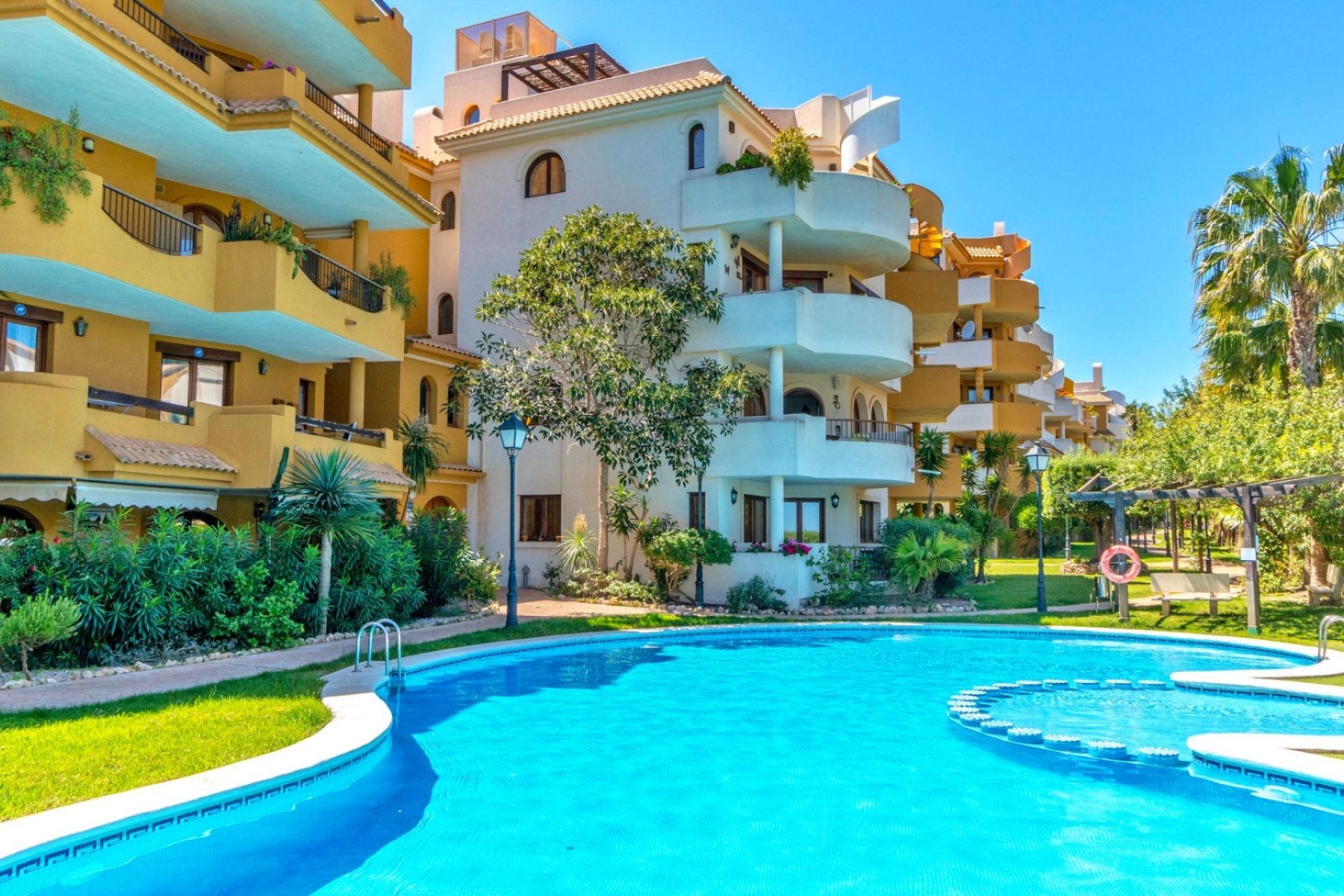 Resale - Apartment / Duplex - Punta Prima