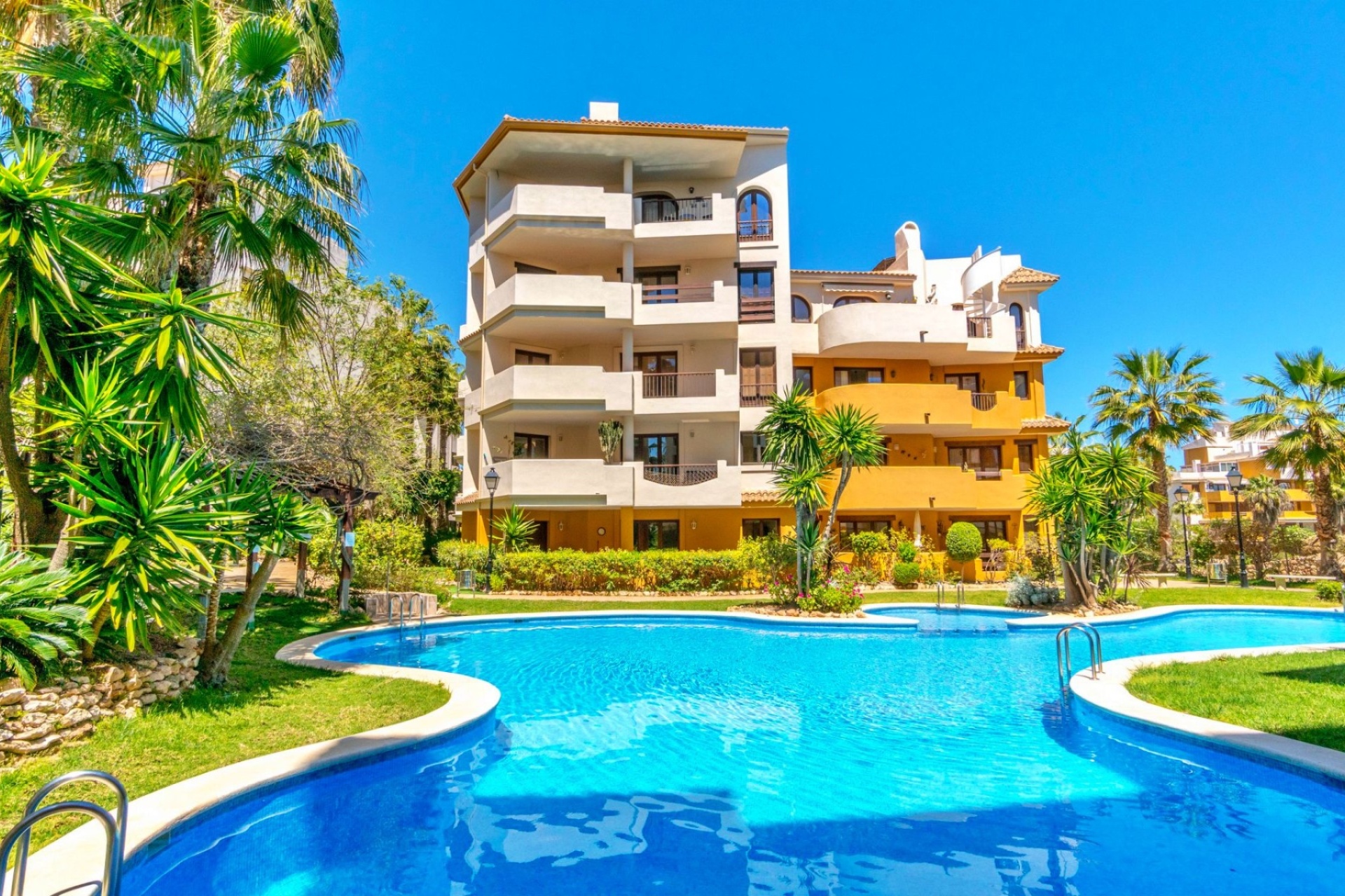 Resale - Apartment / Duplex - Punta Prima