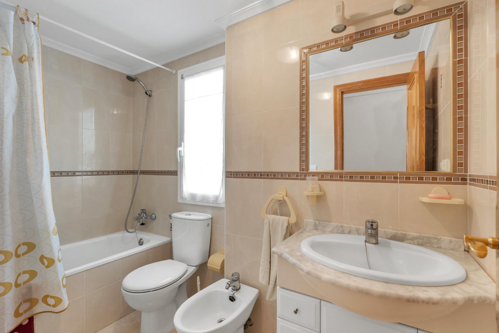 Resale - Apartment / Duplex - Torrevieja - Centro